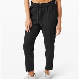 Lululemon On the fly pants. Size 6